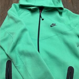 Nike Tech MINT Color